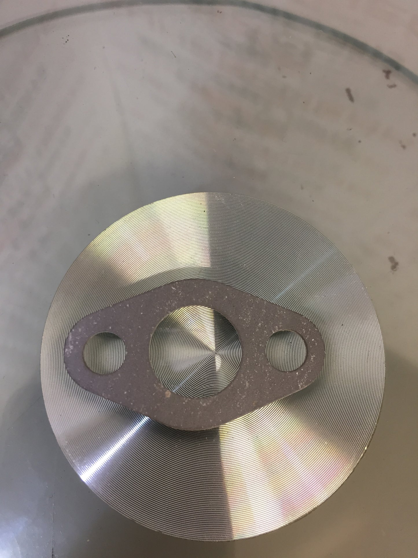 Laro and Hunter Water Pump outlet gasket, mounted on R/Hand clutch cover, image 0