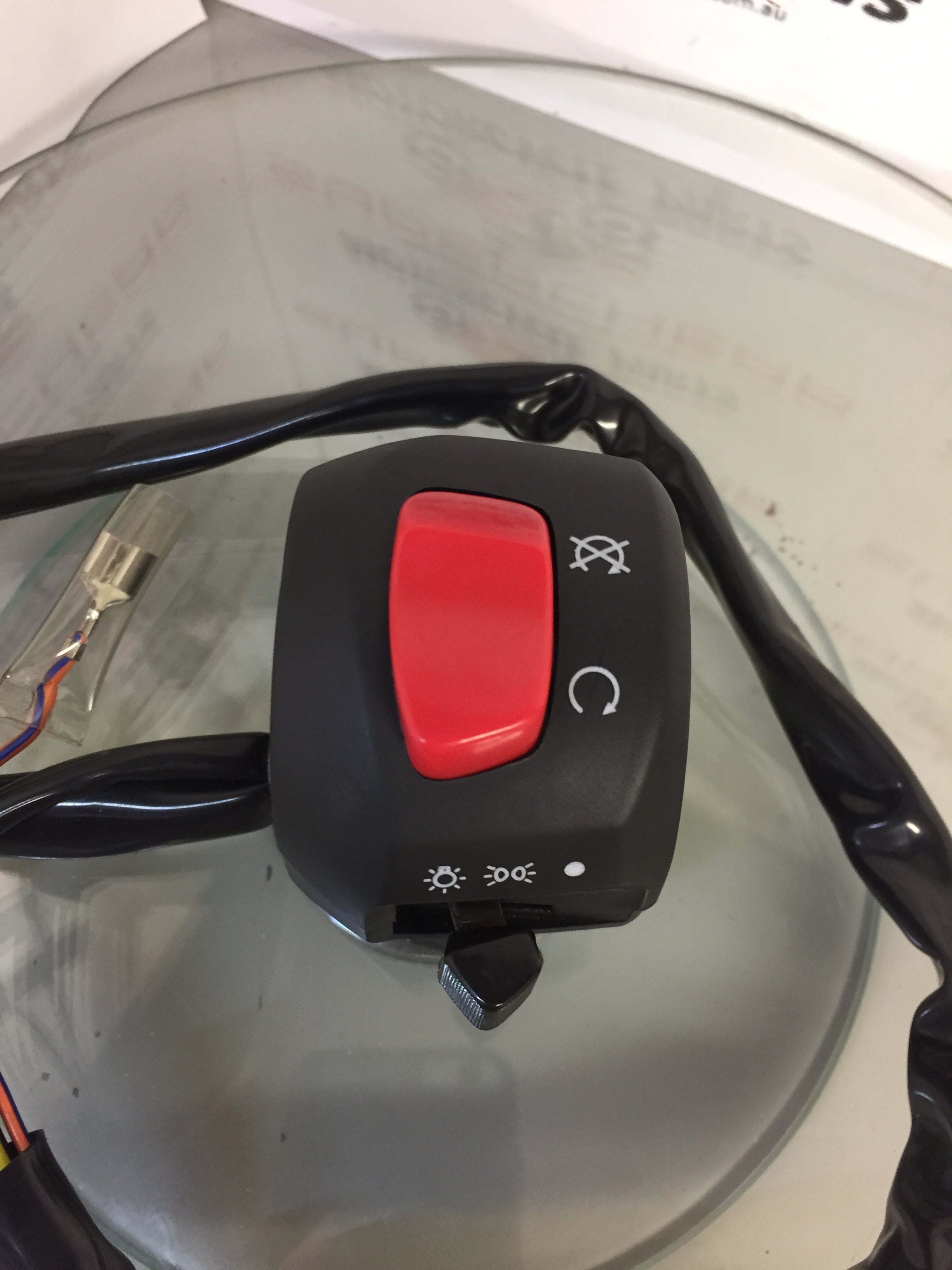 Laro Regal and Prostreet Right Hand switch block. 5 Pin. image 1