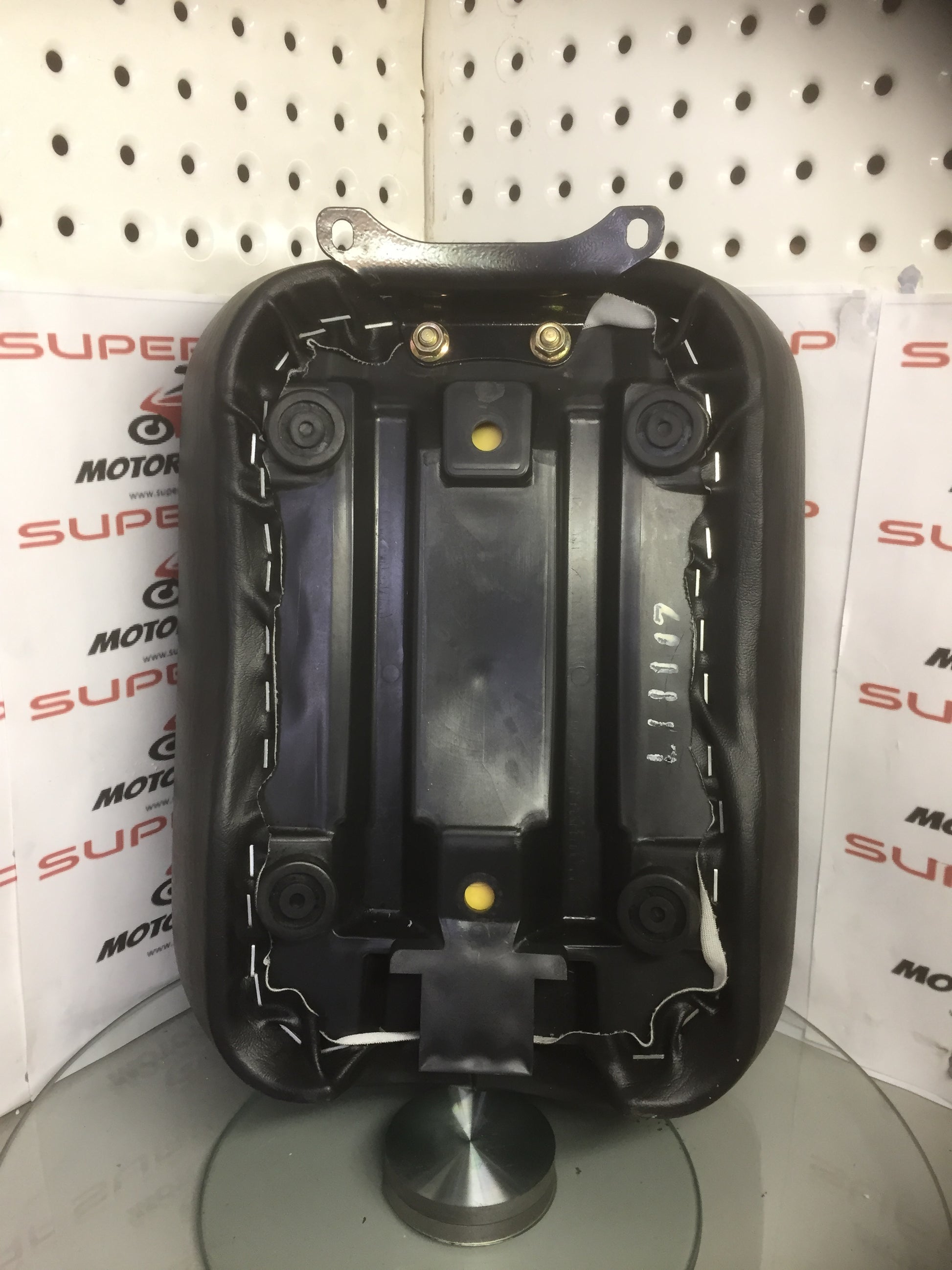 Laro Regal, Pillion seat, 2 bolt hole mount. image 1