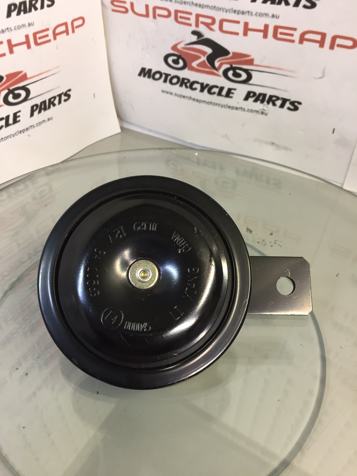 Laro and Hunter Horn, black, 12 volt with mount bracket. image 0