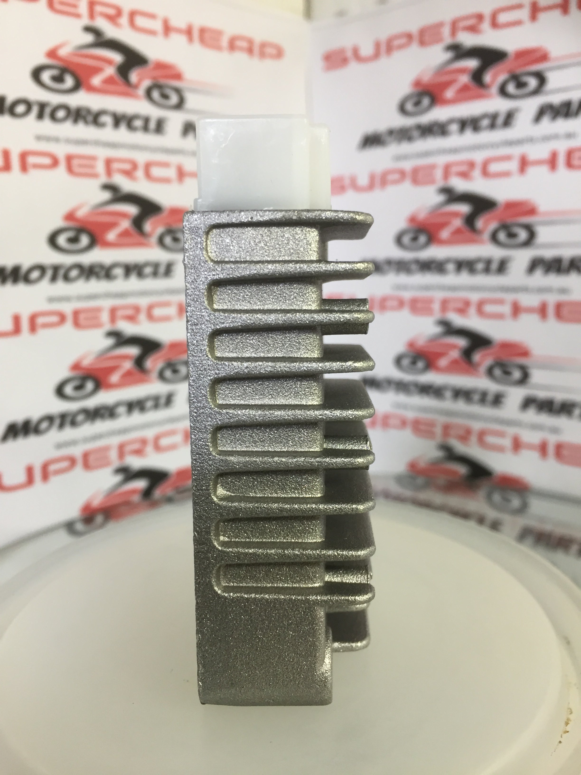 Voltage Regulator, H055-010,  4 Pin. image 3