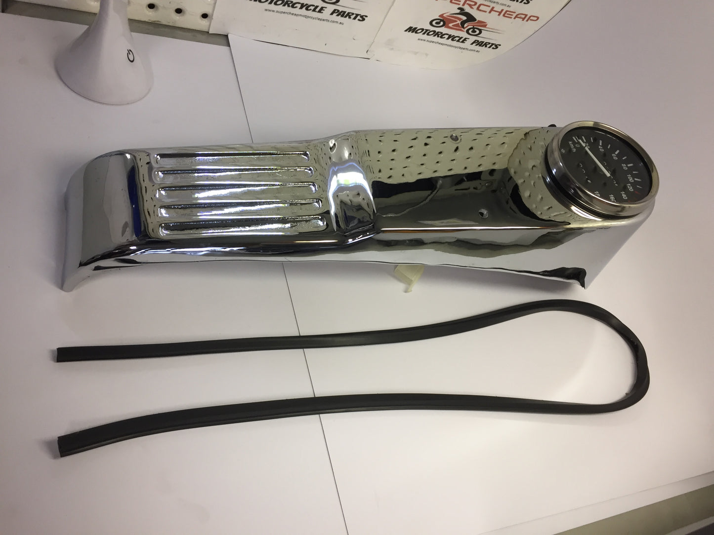 Laro Regal Raptor Cruiser Speedo & Fuel Tank Mount, 2010 model. image 1