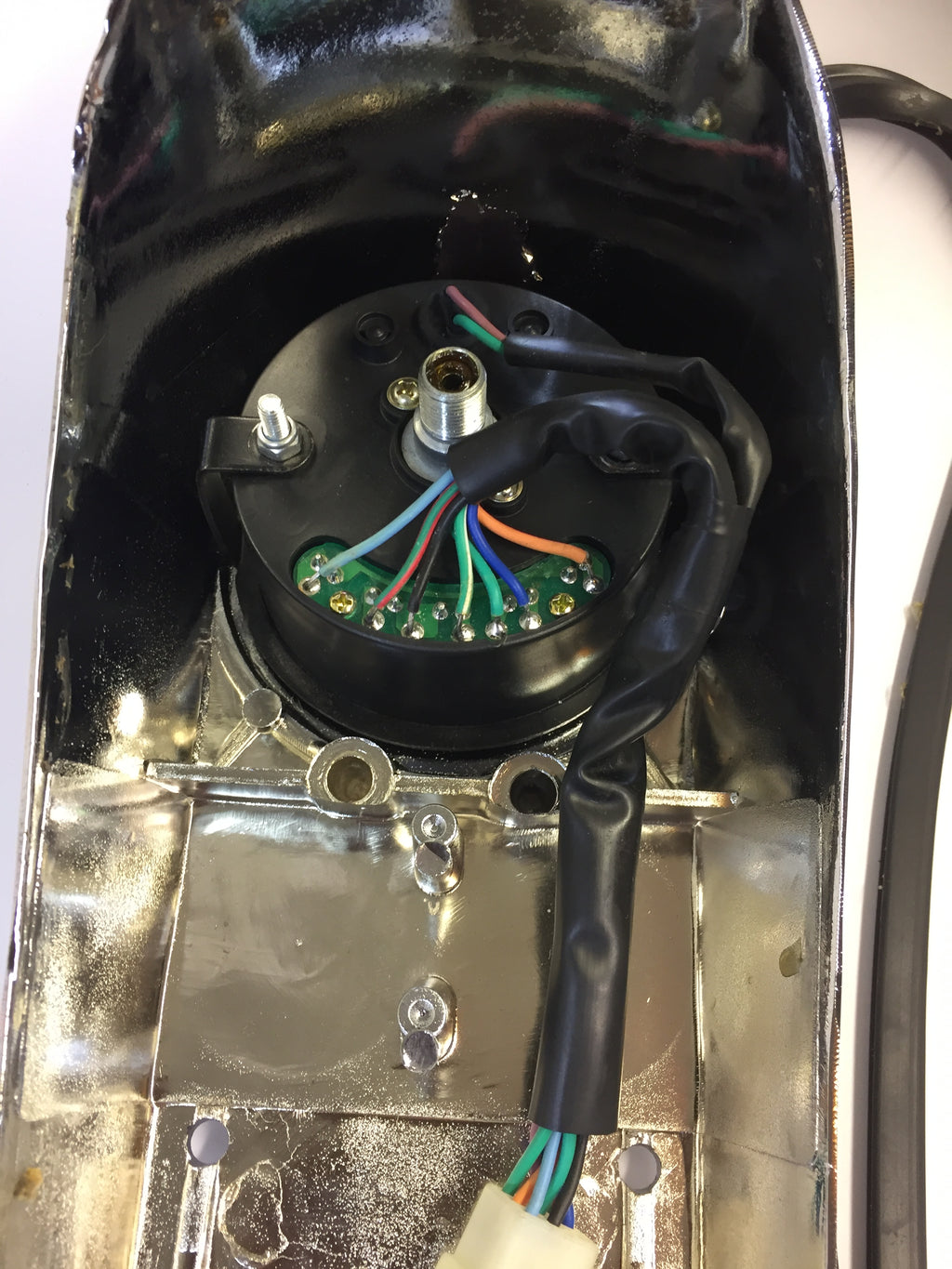 Laro Regal Raptor Cruiser Speedo & Fuel Tank Mount, 2010 model. image 3