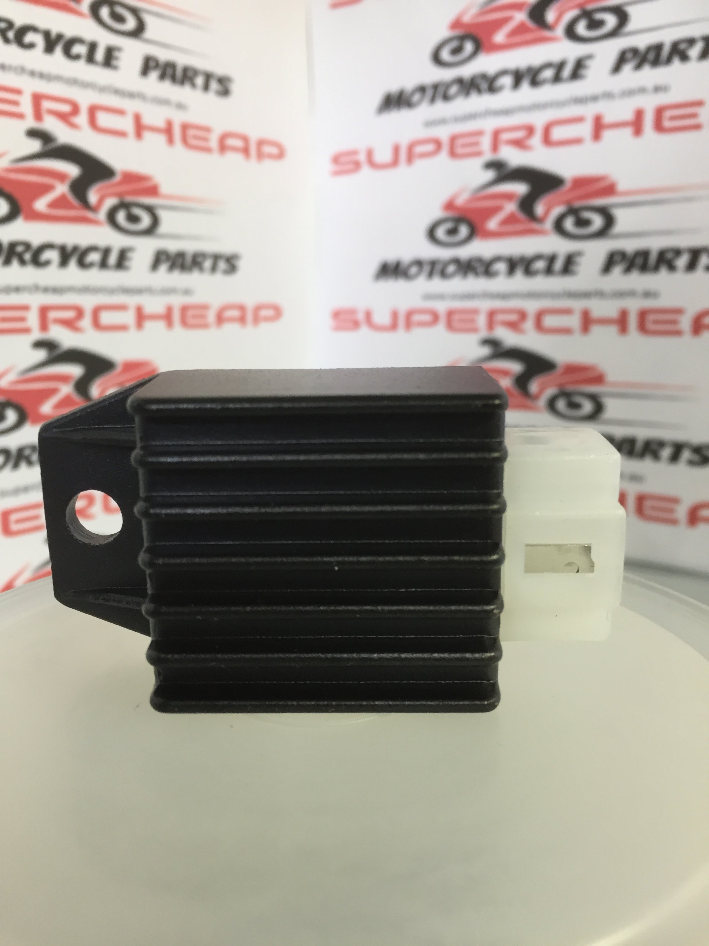 Voltage Regulator,H055-001,  4 Pin. image 0