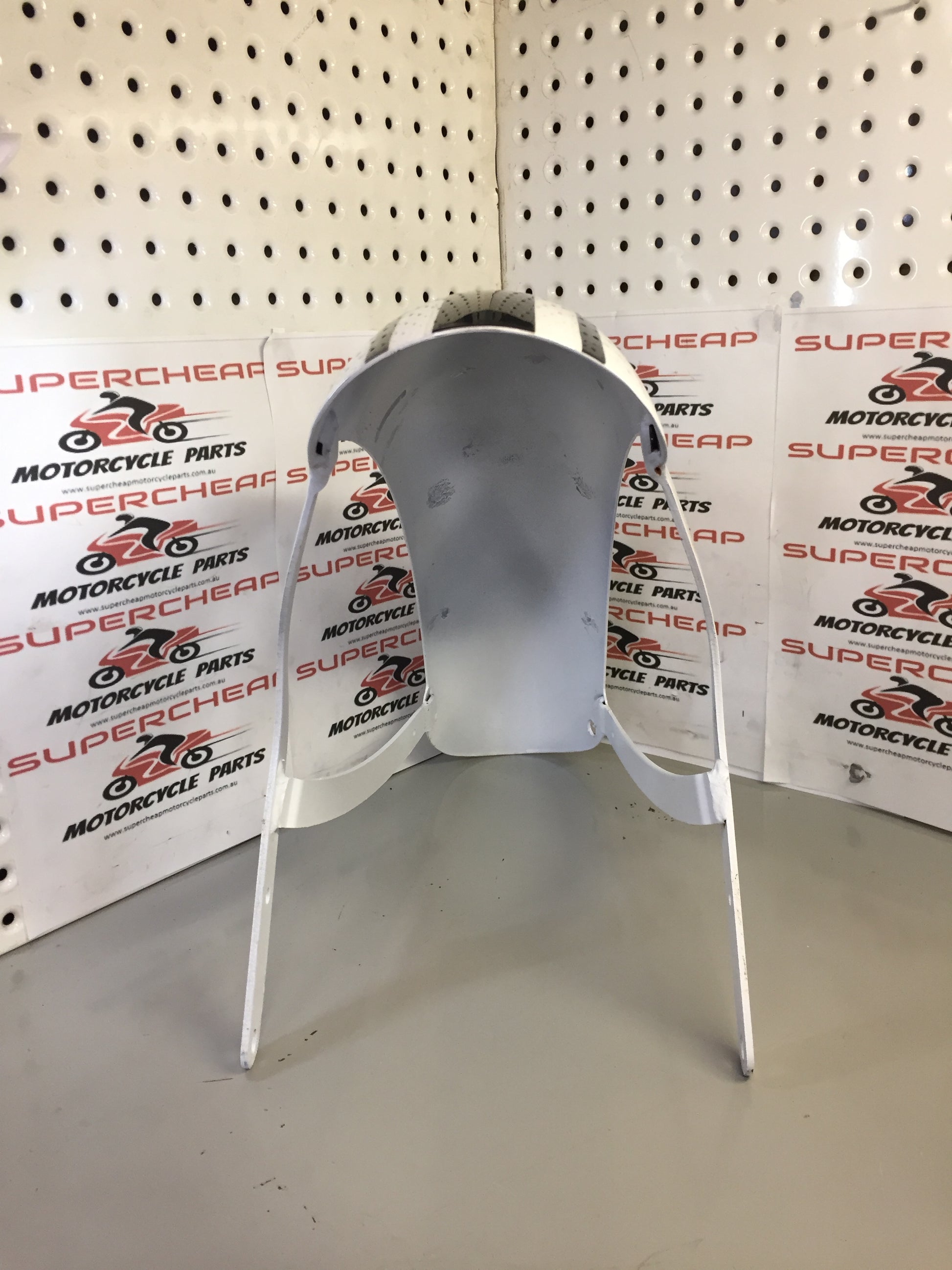 Laro Prostreet 350 Front Fender/ Mudgaurd, White with stripes. image 3