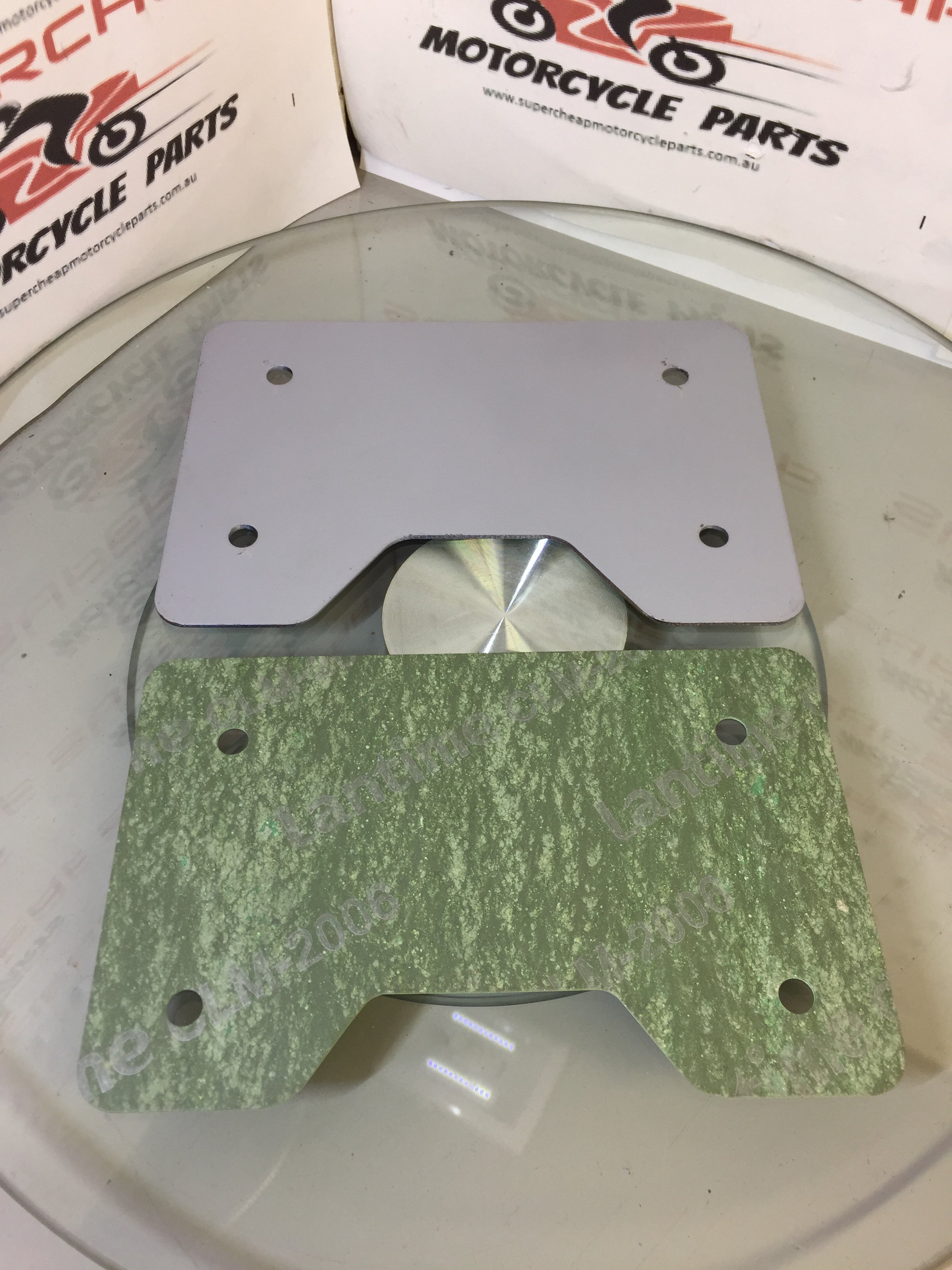 Laro and Hunter inner rocker cover gasket and plate. image 0